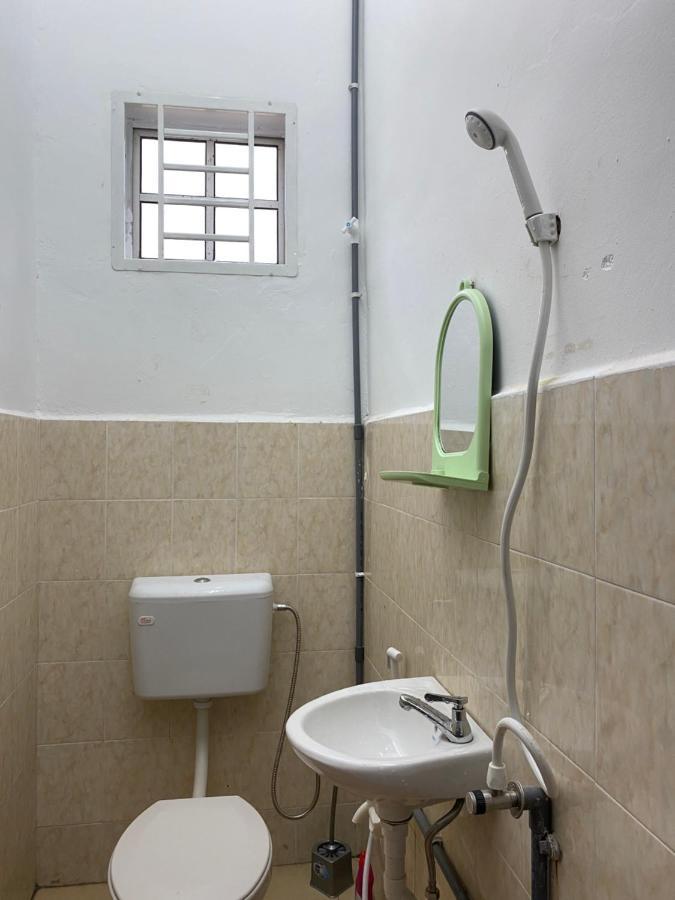 Cempaka Homestay Parit Raja Exterior photo